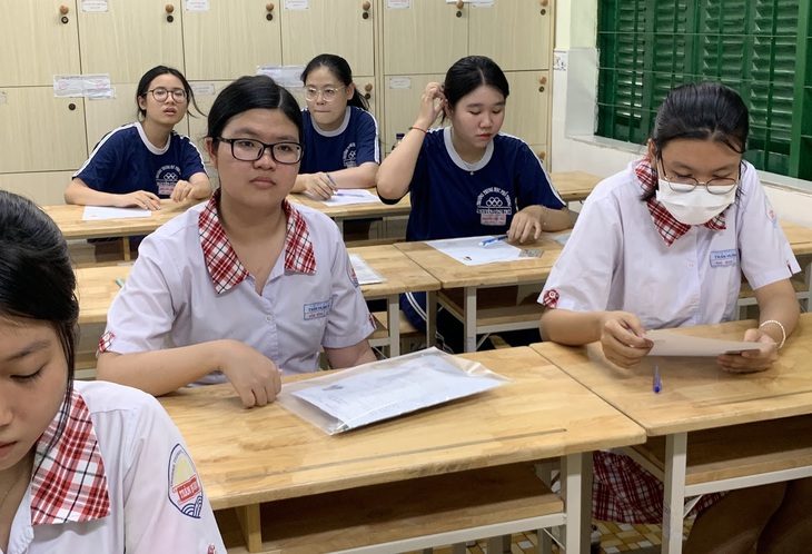 Thí sinh dự thi tốt nghiệp THPT năm 2023 tại TP.HCM - Ảnh: TRẦN HUỲNH
